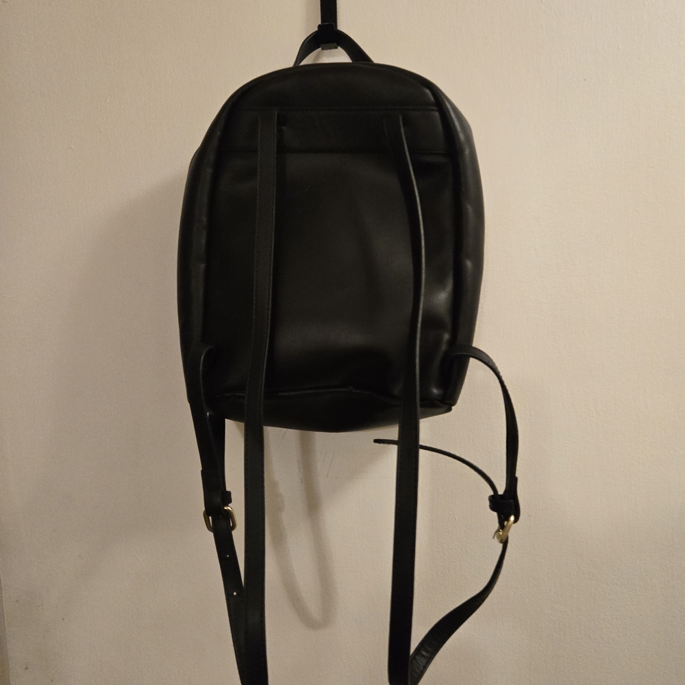 GAP Small Black Backpack with Pockets - Picture 3 of 11